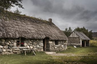 Photo of a highland croft house with thatched roof.