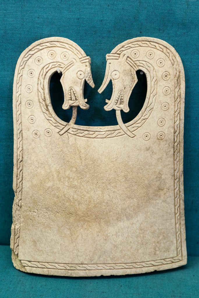 Scar_Plaque,_Scar_Viking_boat_burial,_Sanday,_Orkney