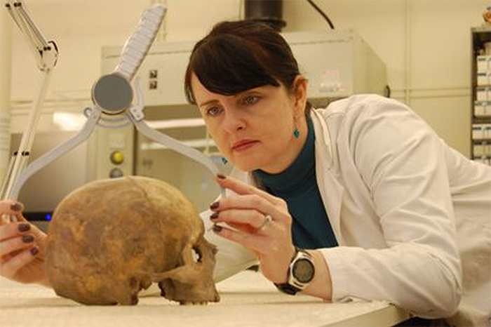 Shirley-Curtis-Summers_Skull-assess-1