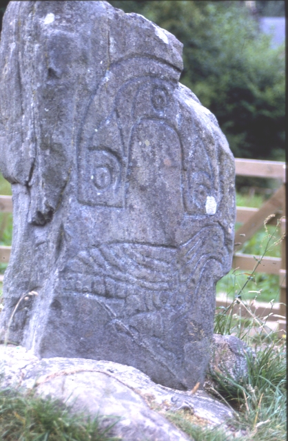 Eagle_Stone_-_geograph.org.uk_-_8563