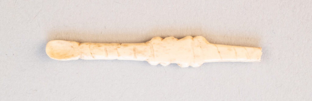 Bone ear scoop, E6956