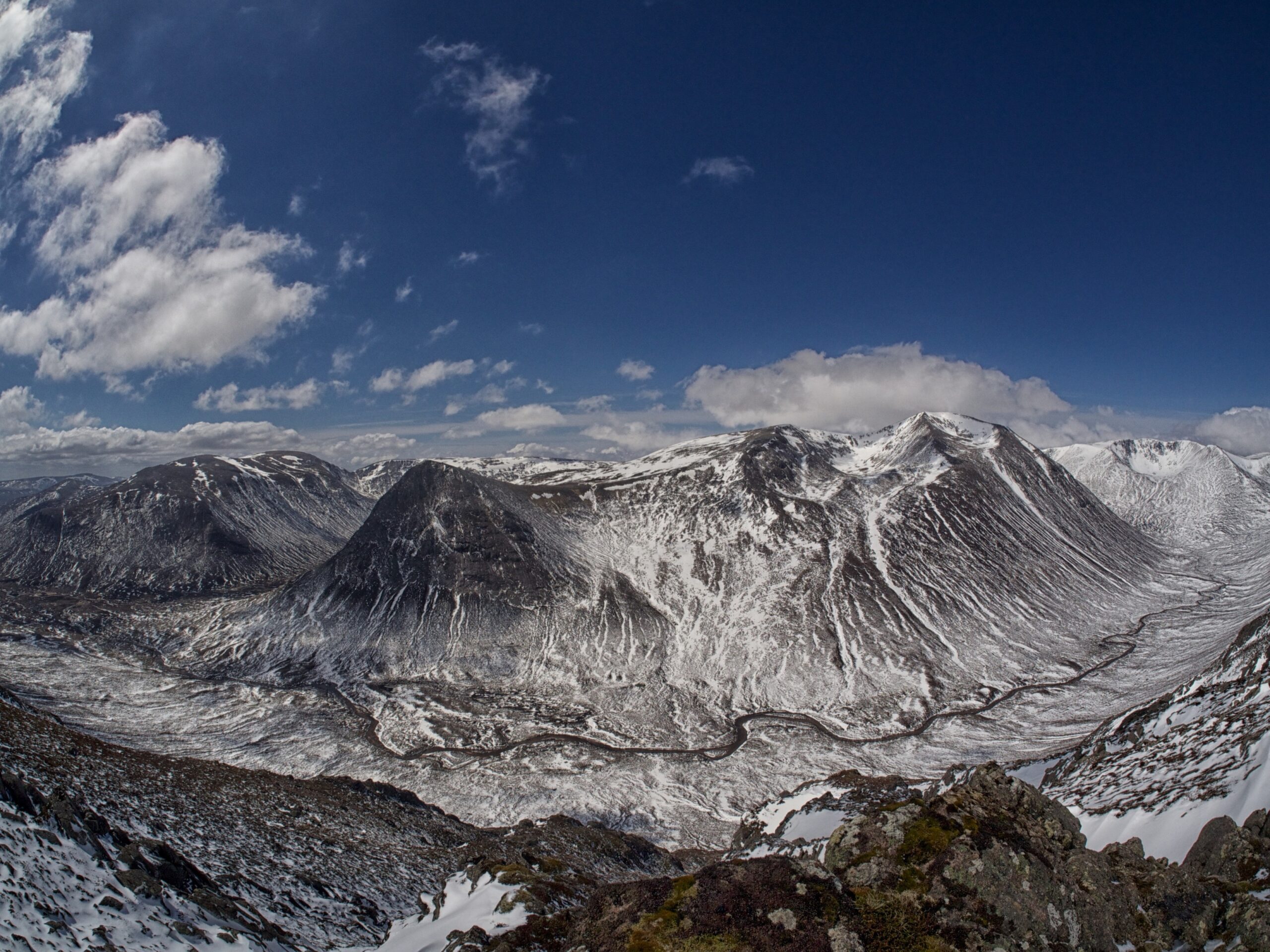 Photo of a snowy mountain landscape