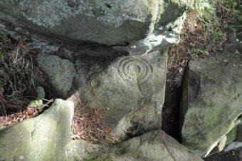 Photo of ring marks on a rocky outcrop