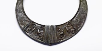 Collar or torc of bronze, hinged and decorated