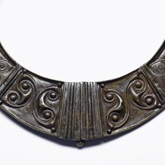 Collar or torc of bronze, hinged and decorated