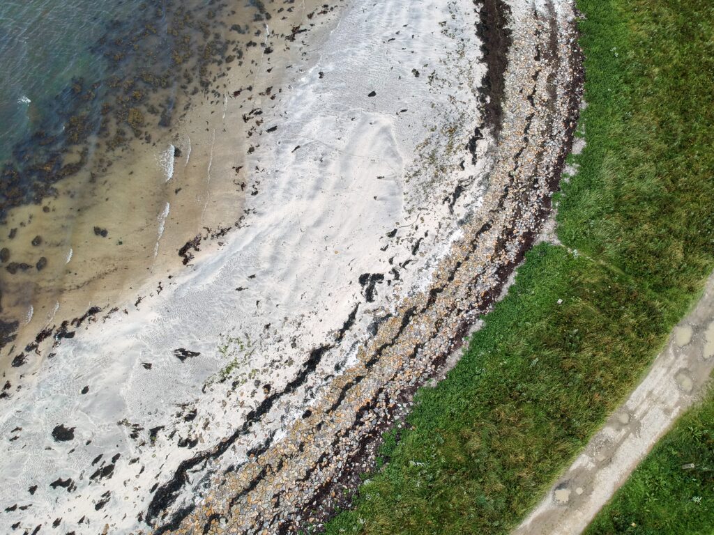 Aerial image of Sands of Evie, a beach near Stenso, Mainland, Orkney Matthew Prior, CC BY-SA 4.0 <https://creativecommons.org/licenses/by-sa/4.0>, via Wikimedia Commons