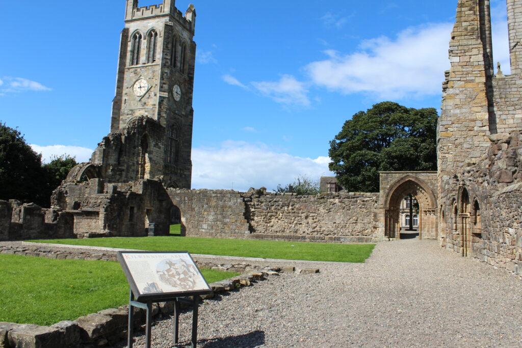 Kilwinning_Abbey_-_geograph.org.uk_-_4129565