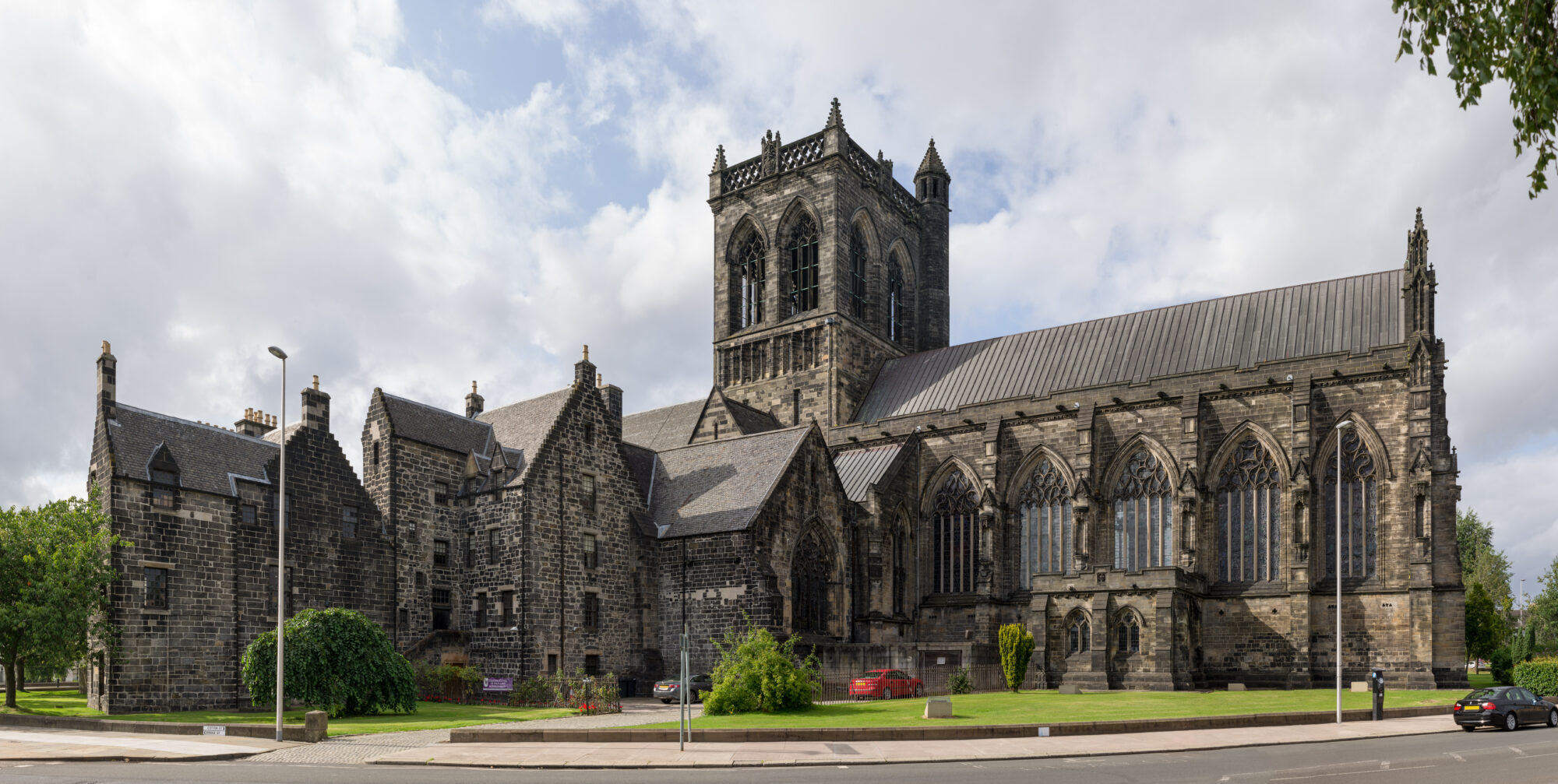 Photo of an abbey in a town centre